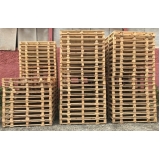 pallets de madeira descartável Cesário Lange